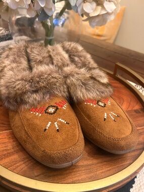 Outboard Faux Fur Moccasin Slippers in Chestnut